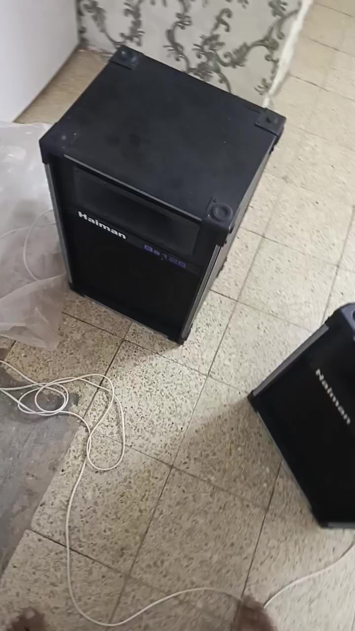 سلام عليكم سماعات او مكسر جدد ***********
