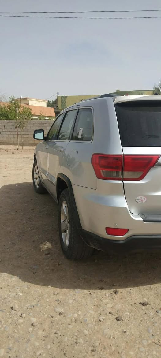 السلام عليكم 
سيارة جيب للبيع
موديل 2011
رقم بغداد 
الضرر بنيد وجامرلغ
سيارة حلوة وجاهزة
مكان ديالى صراجق
السعر مناسب جدا 

***********
