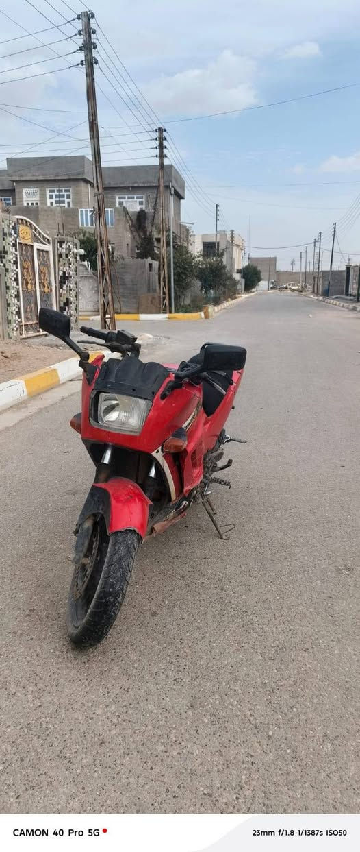 السلام عليكم  
دراجه كاوسكي للبيع

موديل 2001

دراجه بستمين 2.    250s

دراجه شغاله ومحرك بلادي  

نقصها بس صلف  دراجه تشتغل وعلى فحص 

***********
