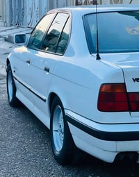 525 اصل  مديل 1990  صبغ احزام  بيها  السيارة  من كلشي مكفوله   كفاله ع...