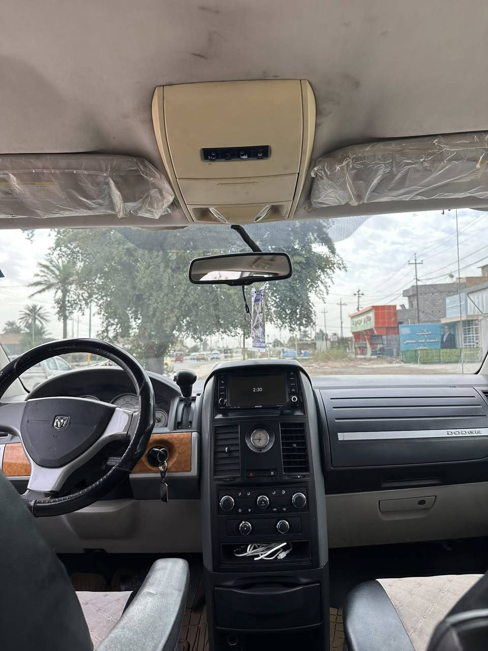 سلام عليكم دوج كرفان موديل 8 فول فول موصفات 
بيبان كهرباء صندوك كهرباء تشغيل عن بعد سياره كلين بدون حادث مصبوغه عام اثر جراد سعر 100 بيها مجال 

مكان سياره بغداد او ديالى ***********
