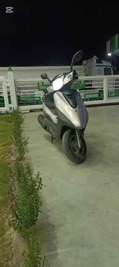 السلام عليكم دراجه بغبغاء نضيف 90بل ميه كافرات اصليه منطقة الشعب لدراجه لبيع 700وبيه.مجال.***********
