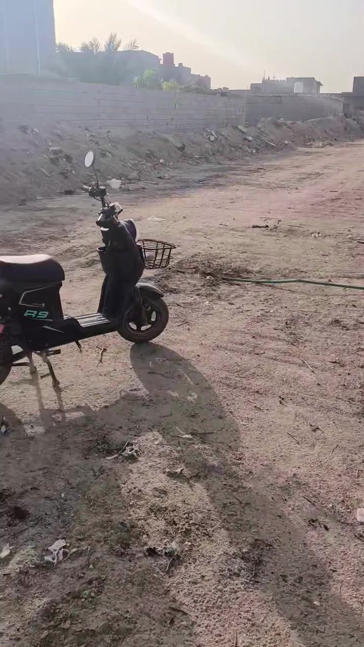 قطعه زراعي ٢٥٠ متر واجهيه ١٢ ونص والنزال ٢٠  الماي واصل للقطعه والكهرباء من المنطقه وبصف المنطقع صايره القطعه بينهم ساتر وينشال والشارع كدام القطعه ١٥ متر تقريبا  يصير موقع القطعه ورا حي الحكيم قريب على ستين اتصل على الرقم وبالخدمه   *********** السعر ١٢ وبيه مجال قليل
