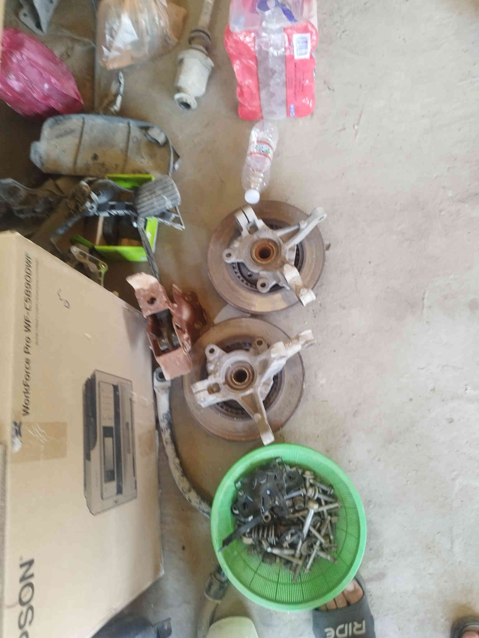 سلام عليكم على بركه الله تم تفصيخ رينو سمبل شنو تريده موجود مكاني ديوانية قضاء  ***********
