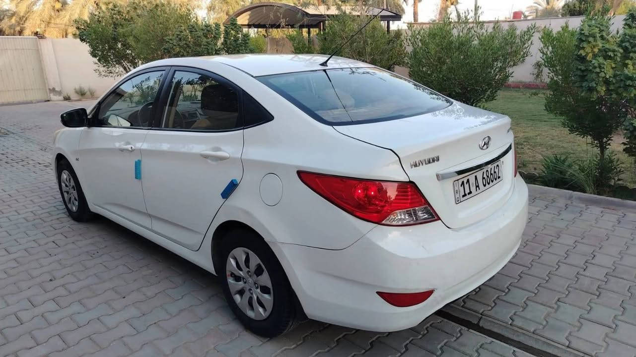 اكسنت خليجي موديل ٢٠١٢
سياره جاهزه بيه نص جاملغ خلفي 
كير محركه ١٦٠٠ دوش قطرتين سياره فول موصفات بلو شاشة كامره تحكم ستيرن شايرمري رقمه بغداد جديد بسمي 
***********
عارضه.        ٩١
بيه مكاني بغداد
