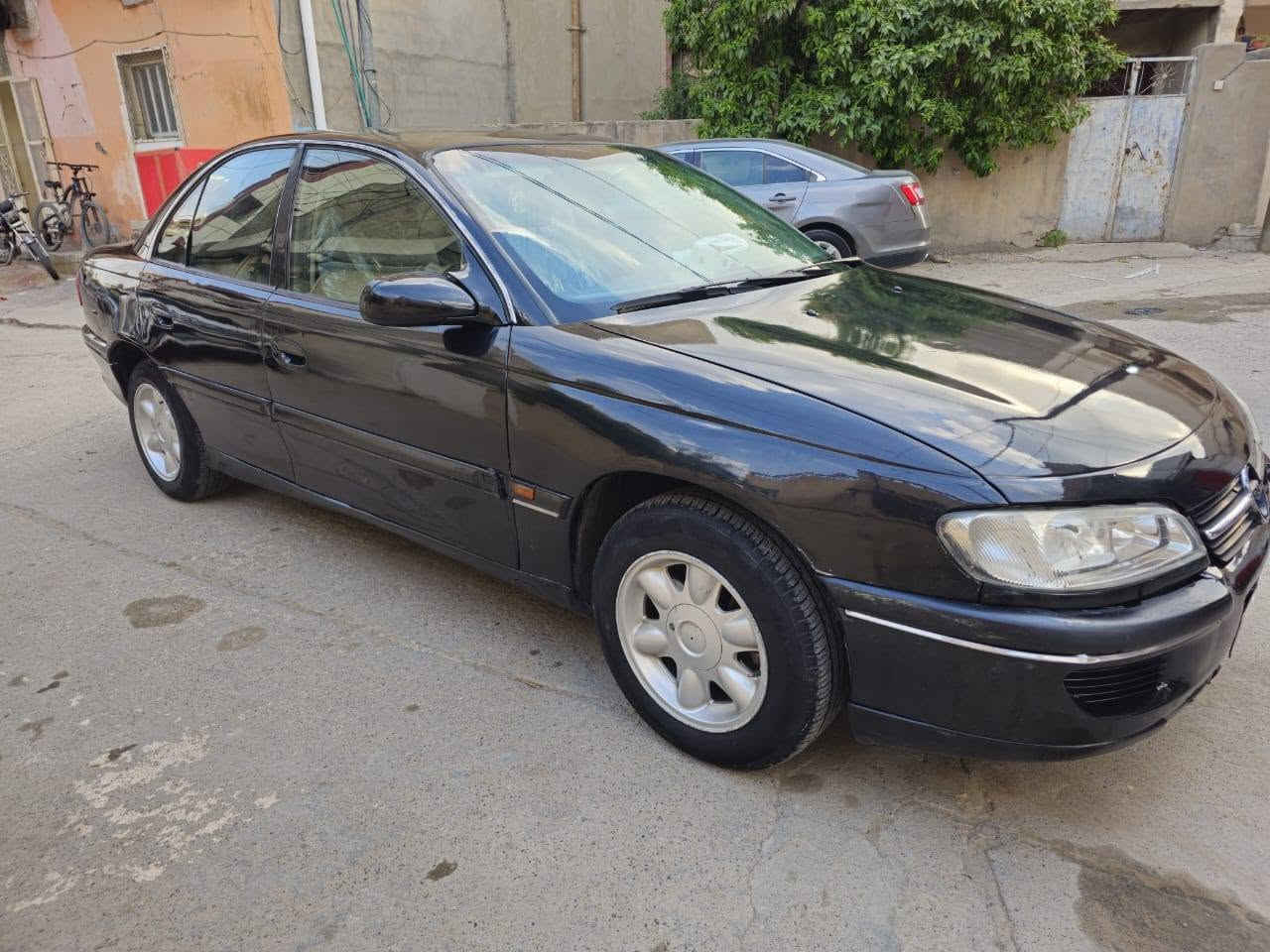 السلام عليكم
للمراوس فقط اب بيكم 
اوبل بزون موديل 94 كير ومحرك ونجي سنويه ساقطه محرك وكير مابي اي عيب فقط المكينه بيهه خيط تبخير  ومينقص ابد وتبريد كامل شغال و السياره كعدتهه مرتبه وشرط التحويل
للاتصال ***********

