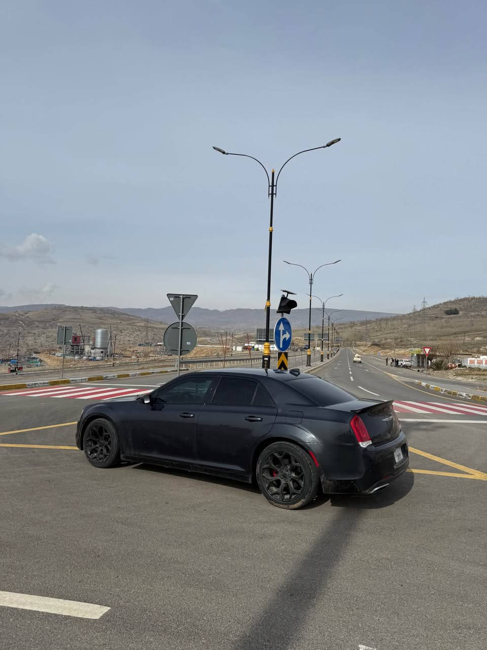 ۆباما ٢٠١٧
قەپات قەپات بەس بئ پانۆراما
سەیارەکە سفر سفرە 
لئزەری دوبی 
یئک دینار مەسرەفی نیە 
بۆ فرۆشتن و گۆرینەوە بە شتئک بە دلم بئ
جواب نامە نادەمە تەلفۆن بکە 
یان بە کۆرەک یان وەتس اپ
*********** شقلاوة, أربيل
