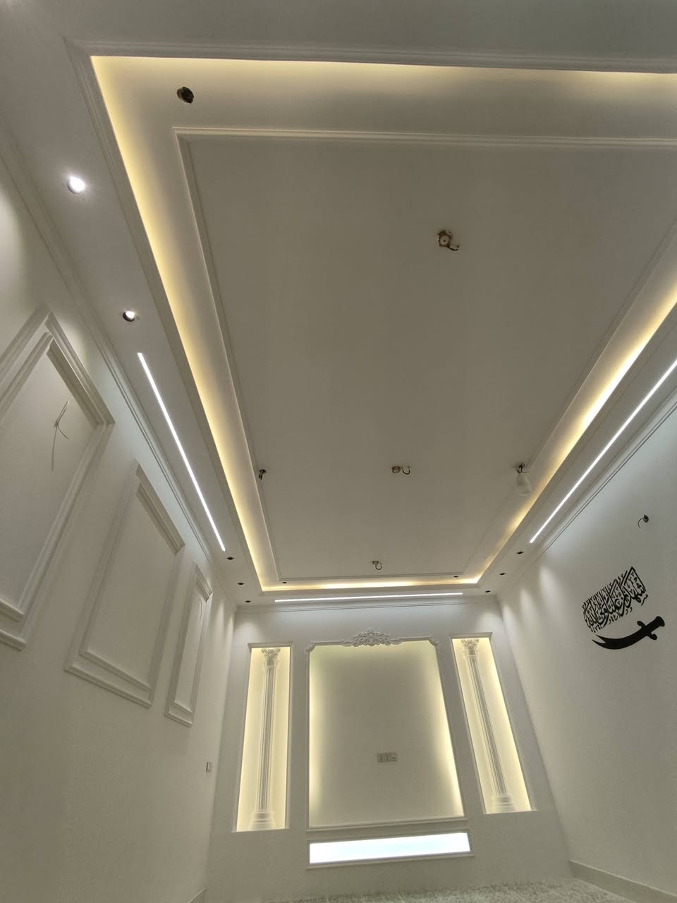 اسلام عليكم جزء من العمل تنفيذ الديكور مع الصبغ في الرمادي اتمنئ ان ينال أعجابكم  للأستفسار متواجد خاص أو لأتصال ***********

