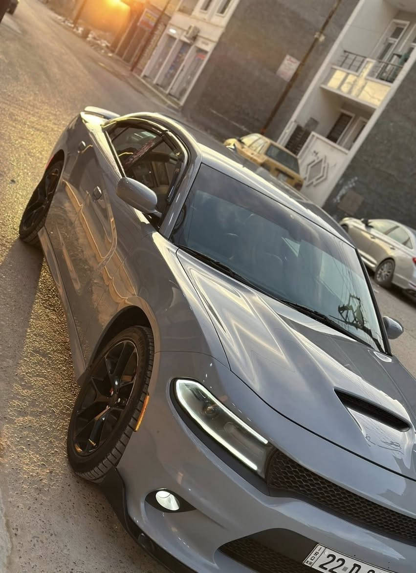 جارجر 2021 GT
لون سموك وليس سمنتي مميز جداً وقليل موجود منة
الموديل :2021  
العداد : 97 كيلو
المحرك : V6.  3.6L 
 حادثها بابتين باب مبدل نفس الون وباب مصبوغ بدون دواخل نهائياً
لغد شاصي كير مكينة كفالة
بدون ايرباك 
المواصفات :
* نسخة GT
موصفات السياره شفتات ستيرن 
تحكمات ستيرن 
* كشنات حضن جلد لون احمر 
* مصابيح أمامية زنون . 
* كشافات الضباب زنون . 
* المصابيح الأمامية مع LED . 
* حساسات . 
* شاشه كبيرة مع نظام ملاحة نفكيشن GPS .
* الشاشة مع اوپشنات . 
* سستم صوت الپاين .
* ويل قياس 20 انج . 
* تشغيل عن بعد . 
* محدد سرعة . 
* تلفون بلوتوث . 
* كاميرا خلفية .
* مرايا متحسسة للاضاءة العالية .
* . 
* دخول ذكي (بصمة) .

مكانها:بغداد الدوره 
السعر:240 وبيها مجال
للاستفسار : ***********
