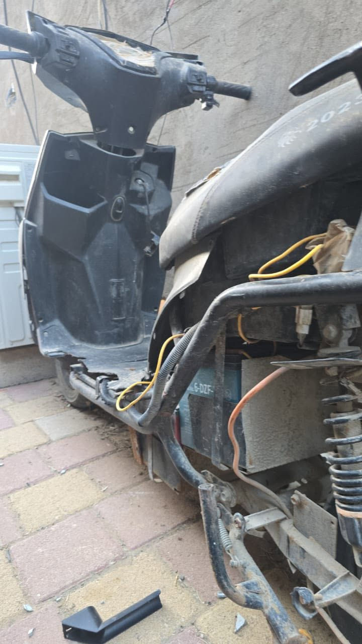 باسكل شحن للبيع 
بطاريات 6 بس ثنين مو زينات الباقيات شغلات 
يرادله تبديل تاير وجوزه 
قيم واخذ
رقمي فقط واتساب***********
