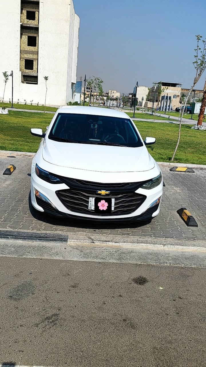 السلام عليكم
ماليبو موديل 2021 رقم بصرة حرة وبأسمي
 مشروع وطني حادث بسيط فقط البنيد ومبدل اصلي 
السيارة ماشية 98 الف كيلو متر استخدام شخصي 
من الدوام للبيت كلش نظيفة مداريها ومرتبها على أيدي بانزين كله محسن الدهن ام اس أويل الوكالة 
الاطارات تخم كامل جديد ... تبريد ثلج ما شاء الله 
الإطار السبير جديد ولا مره شاده 
محرك 1500 تيربو 

ابرز المواصفات :-

أبل كار بلي
اندرويد أوتو
تنبيه اصطدام أمامي
تنبيه النقطة العمياء
تحديد مسار
قيادة ذاتية 
بلوتوث
اوكس
حساسات ضغط الاطارات
رادار
شاشة لمس وتطبيقات 
قفل الابواب تلقائي وبالمدة المحددة
كاميرا خلفية
حساسات خلفية
مانع انزلاق
مثبت سرعة كروس 
منظومة زينون اصلي ثلجي
مخرج شاحن تايب سي
كشن السائق كهربائي
وبعد بيها هواي مواصفات 

السيارة كفالة مكينة وكير وحدادية والبدي فقط 
حادث أمريكا البنيد ومبدل اصلي + بارد بسيط وصور الحادث موجودة بالمنشور ... السنوية تنتهي 2028
شرط التحويل واتكفل بجميع الاصوليات
السعر 123 وبيها مجال

رقم الهاتف ***********
مكاني البصرة _ الكندي قرب السوق
