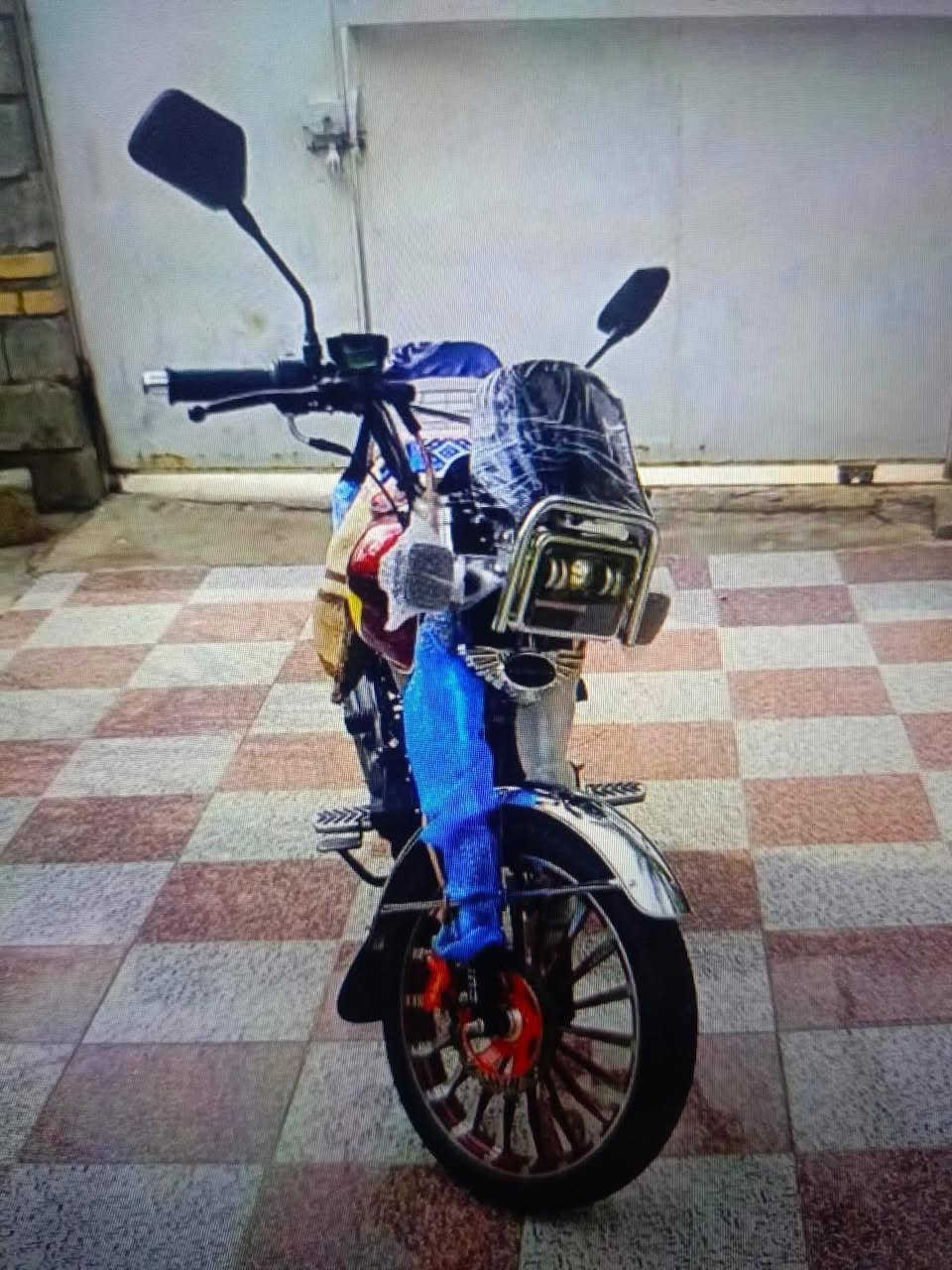 سلام عليكم ماطور سيفون للبيع مديل 2060 نضلفة فول  البكان ديالى السعر 850 الرقم ***********   بس. جيست التانكي ولكشن
