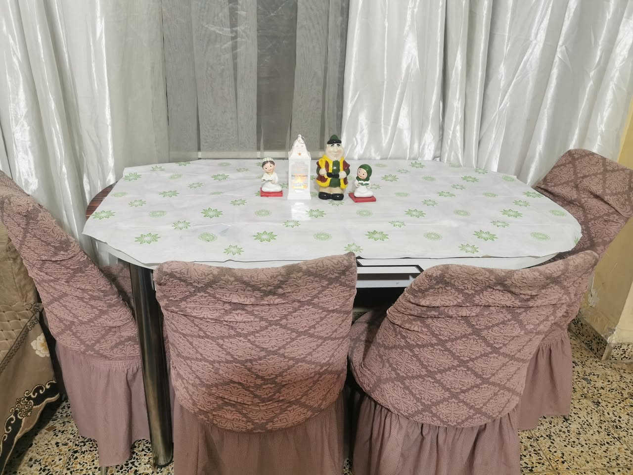 ميز طعام للبيع وياه تلبيسات كراسي


**إذا كنت صاحب هذا الإعلان وتريد حذفه لأي سبب، رجاءا أرسل رسالة إلى الدعم الفني**