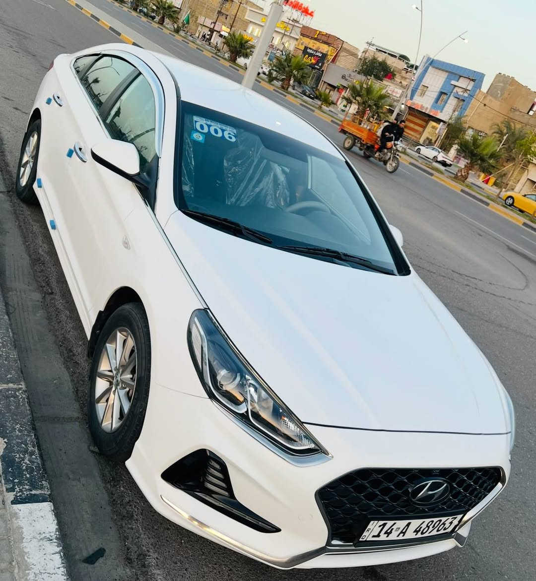 سلام عليكم 
سوناتا وارد كوري مديل( 2021 ) بصره تحويل ثاني يوم  رقم جديد 
سياره كفاله عامه وضربه صبغ وتبديل سياره جديده ❤️
تحمً تاير جديد 
موصفات سياره 
محرك 2000 بانزين فقط⛽️
منضومه لايت زنون 
لد امامي بقلاوهه 
ولد خلفي 
تحكمات ستيرن 
مرايات شفط
كشنات كهربائي و تتفه وتبريد كشنات
غرفه سياره مغلفه من كوريه لجماليه
سعر 182 $ بيهه مجال 
العنوان البصره حي المهندسين 
تصال. *********** الزبير, البصرة
