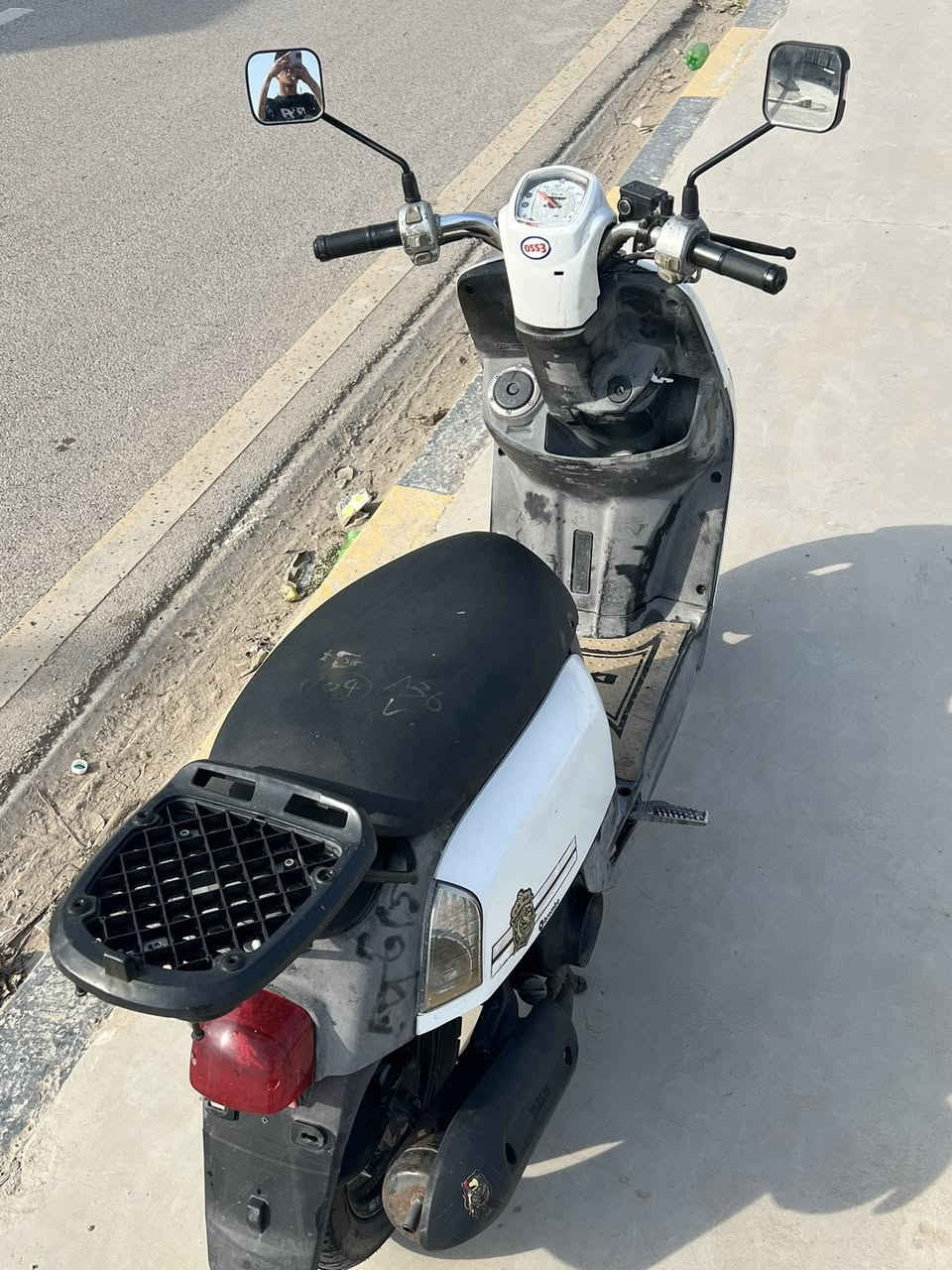 سلام عليكم دراجه بوليس للبيع كامله مكمله أي نقص مابيه نكره سلف وهندر
ختم واحد ويه المكينه كهربائيات كله شغاله 
السعر 625 وبيه مجال مكاني بعقوبه التحرير 
***********
