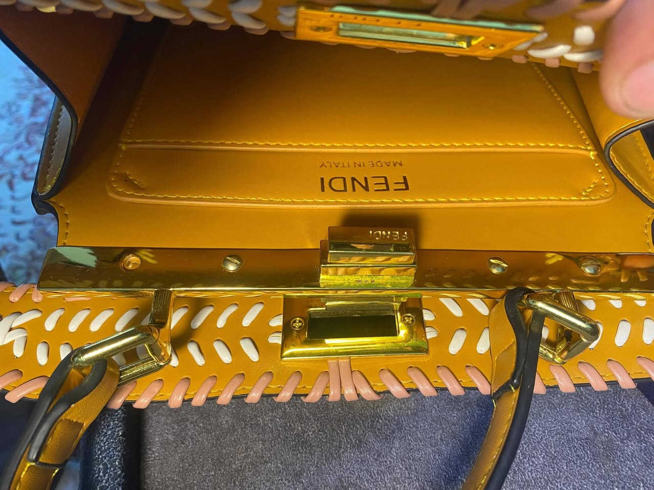 فندي جلد طبيعي كلها 
مستخدمة كل تفاصيلها بالصور ✨💯


**إذا كنت صاحب هذا الإعلان وتريد حذفه لأي سبب، رجاءا أرسل رسالة إلى الدعم الفني**