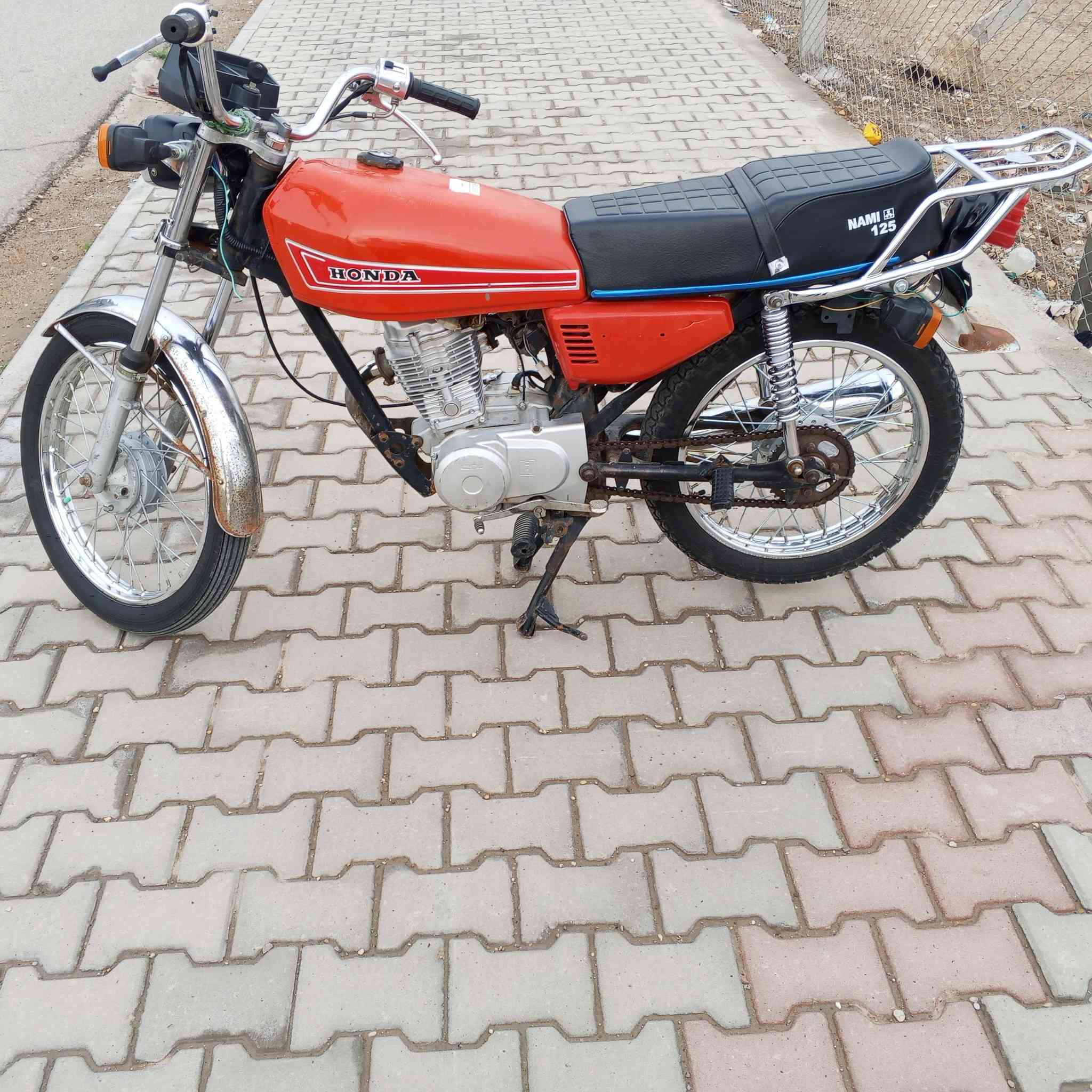 سلام عليكم شباب هاي الدرجه للبيع الموديل 2014 السعر 450 وهذا الرقم ***********
