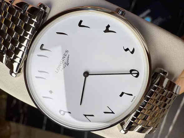 LONGINES

LA GRANDE CLASSIQUE DE

وكالة كامل المرفقات 

ضمان سنة 

قطر 39

زجاج زفير مقاوم للخدوش 

ارقام عربية 

مقاوم للماء 30 متر 

كوارتز 

توجد خدمة توصيل 

***********
