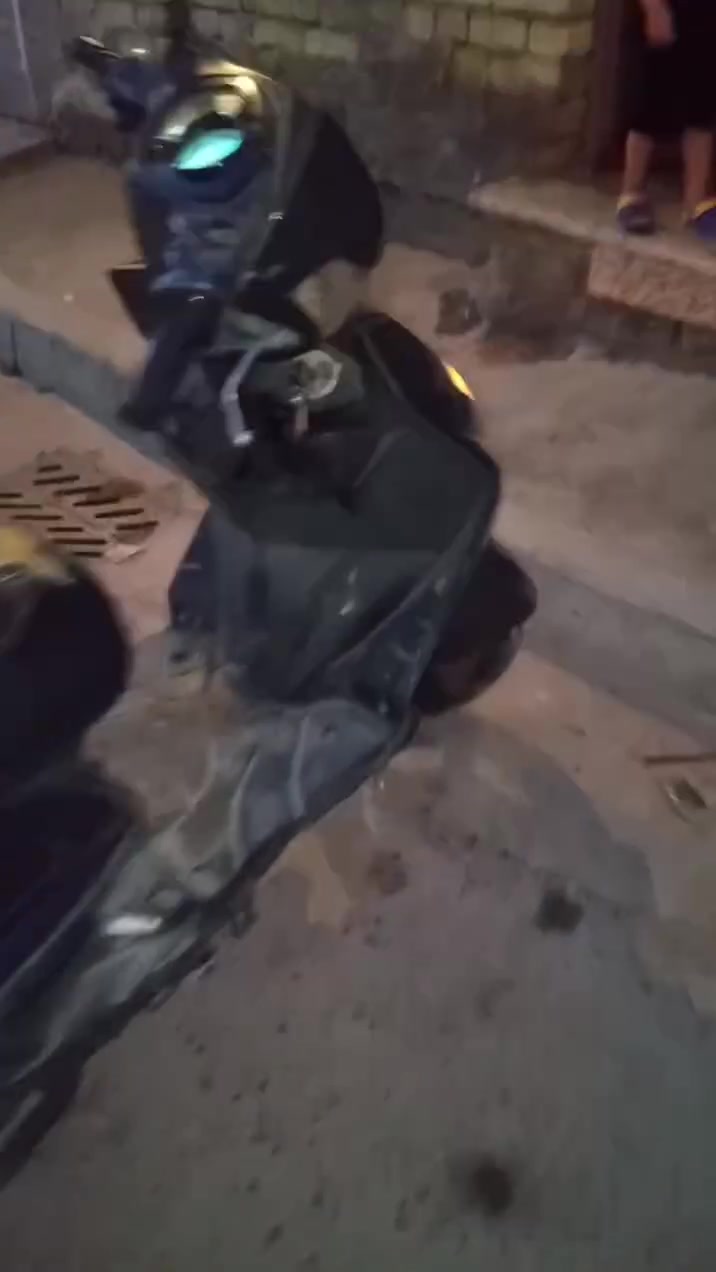 سلام عليكم دراجه سكنس فحل ياباني 
دراجه مفتوحه بيها نقوصات بصيطه 
دراجه سلف هندر شغال كهربايات كله شغاله 
السعر 350 وبيه مجال مكانه بغداد الشعب 
*********** ملاحظه الاتصال الحاديه عشر صباحا الى الحاديه عشر مساء
