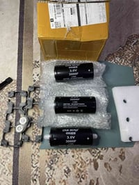 ثلاث قطع • مكثفات ٣٠٠٠فراد • جديد مع قواعد