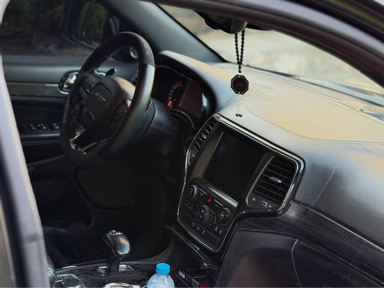 Jeep SRT 🧚🏼‍♂️
مودئل ٢٠١٦
محرك زيروو ٦,٤
كئر زيروو 
٢٦ سماعاد 
سياره ٥ مود . صندوق كهرباى 
كوشن هئتر و تبريد 
تاغم تايرات جديد 
تاغم حداديه جديد 
٣قتعه سبخ بدون دواخل بدون ايرباك 
سعر ١٩٣ ورقه و مجال 
مكان سياره دهوك 
***********☎️ دهوك, العراق
