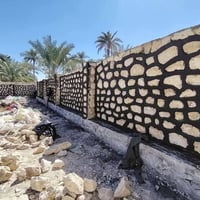 بناء حجر كرسته وعمل بناء بيوت اسيجه ممرات نافورات تطبيك ارضيات وشواطى ...