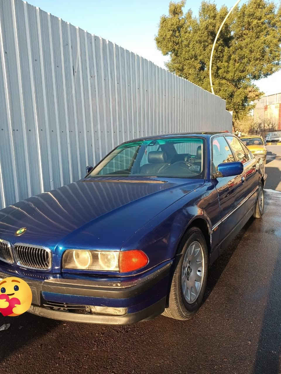 السلام عليكم
بي ام 730 موديل 1995 كاسحه
السياره مثل ما موضح بالصورة نصبتها حلوه السياره كير مكينه حداديه خير من الله 
مصبوخه عام للجماليه بدون حادث 
تبريد شغال 
غرفتها جلد والصور كدامكم 
معروضه ب75 وبيها مجال للشراي شرط التحويل 
***********
