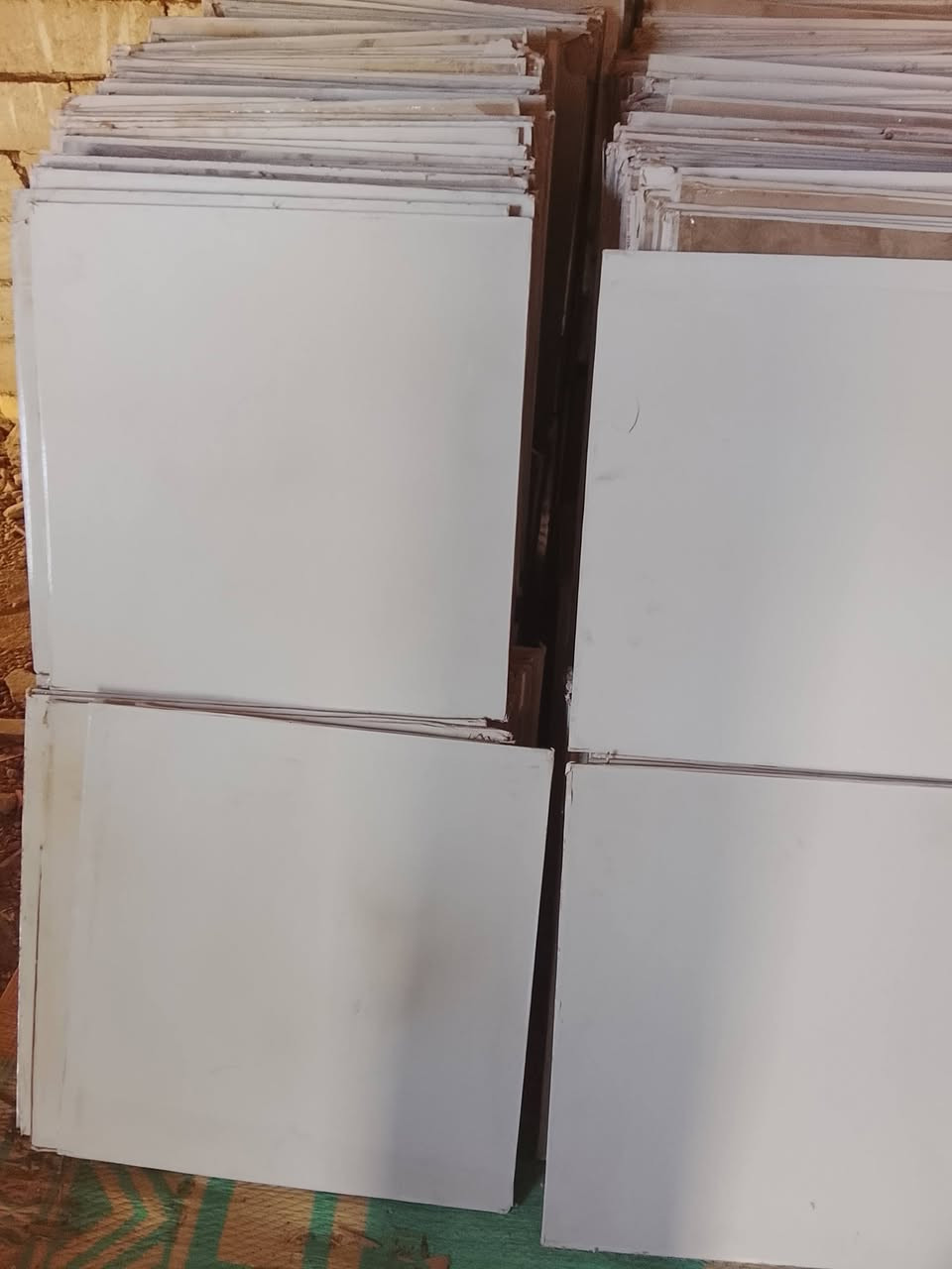 سقف ثانوي للبيع لون واحد مكان ناصريه طريق السفينه ***********
