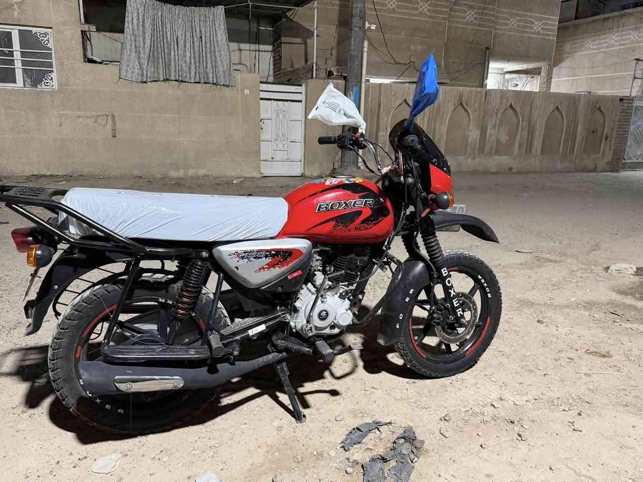 السلام عليكم بوكسر موديل 23 نزول 24 شهر ل٦ مرقم لوحه وسنويه بغداد باسمي تحويل ثاني يوم مكفوله كفاله ماشيه 20الف شرط حقيقي مكاني الحريه 
***********
