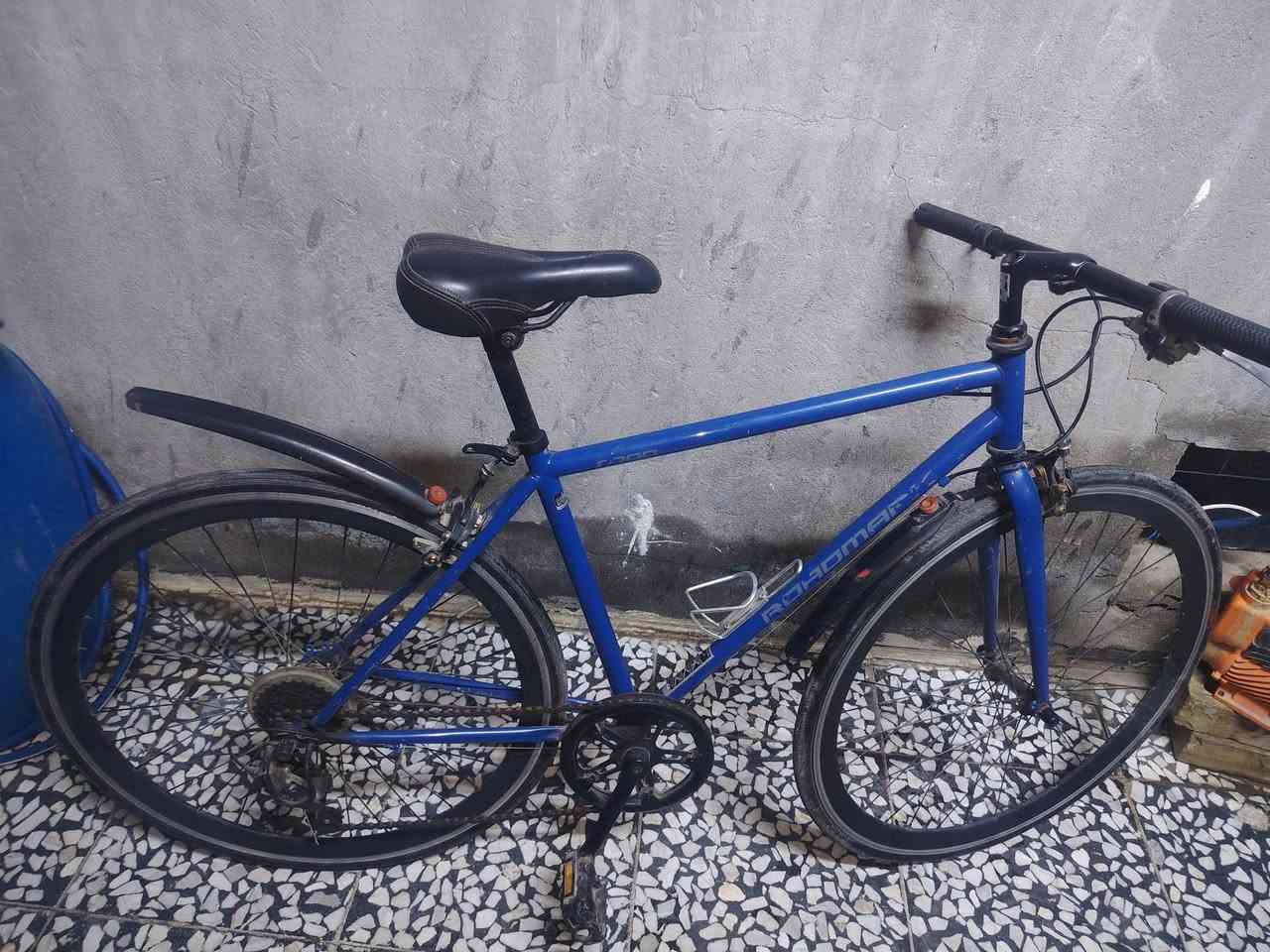 سلام عليكم ورحمة الله
بايسكل ياباني /c700 جديد صالي اسبوعين ماخذه باله البايسكل بس مال بايدر مسحوكه من تخلي البراغي  بس و موجوده هم وسعره 85الف قفل وكو توصيل جميع المحافظات العراق ***********
