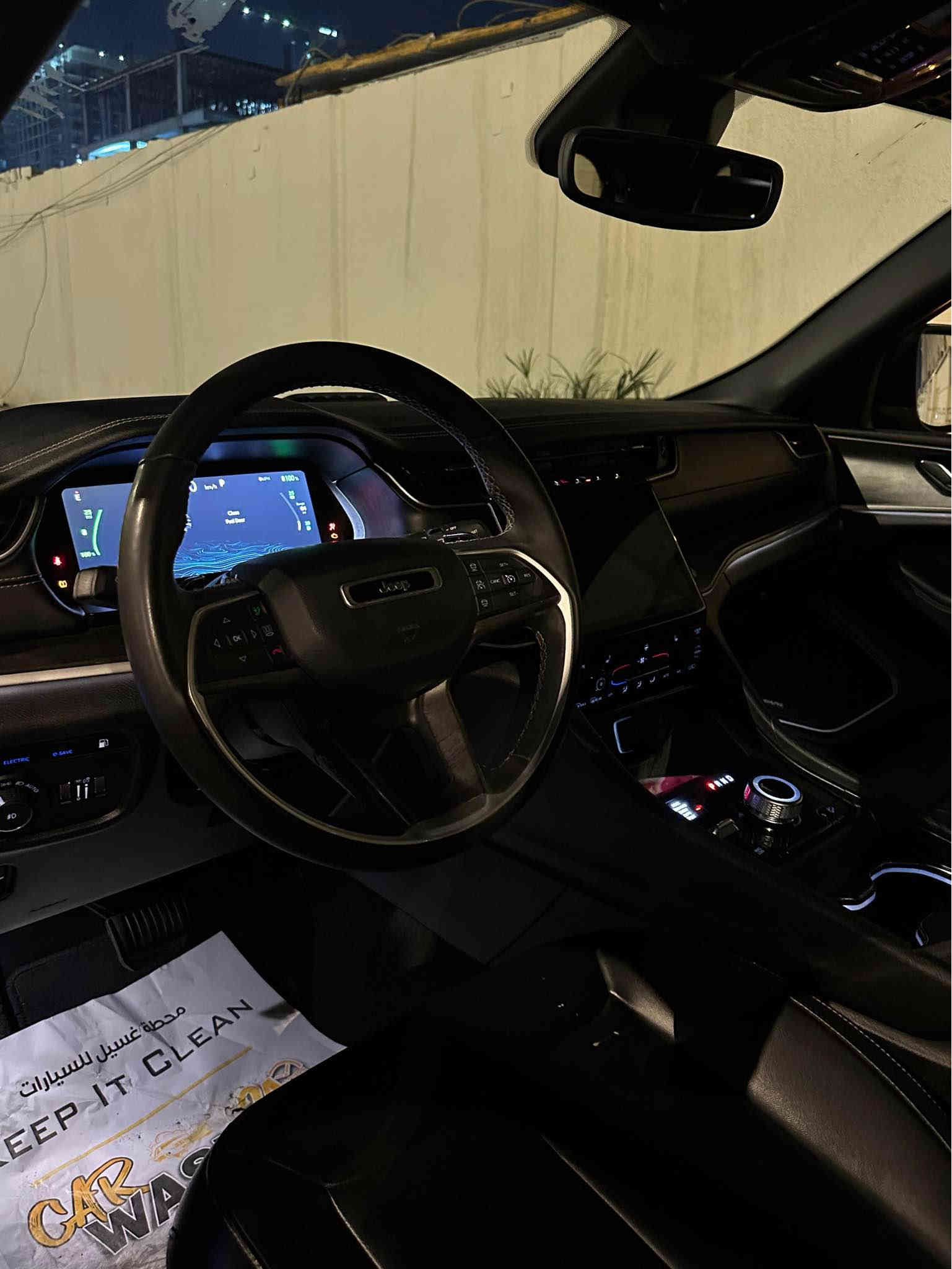 السلام عليكم 

جيب 2024 رقم بغداد بسمي السيارة 

اهم فقرة 5 راكب بدون ايرباك 

ماشية 26 

رقم وهزة وسنوية كله جديد 

السيارة لمتيد فول 1/1 للاخير 

حادثها جاملغ وبنيد وقبغ جنطة بدون دواخل بدون ايرباك 

السعر ٢٦٣ وبيها مجال بسيط 

ر*********** بغداد
