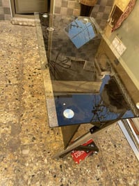 ميز مكتبي زجاج مستخدم قليل ١٠٠ بغداد 07704225545