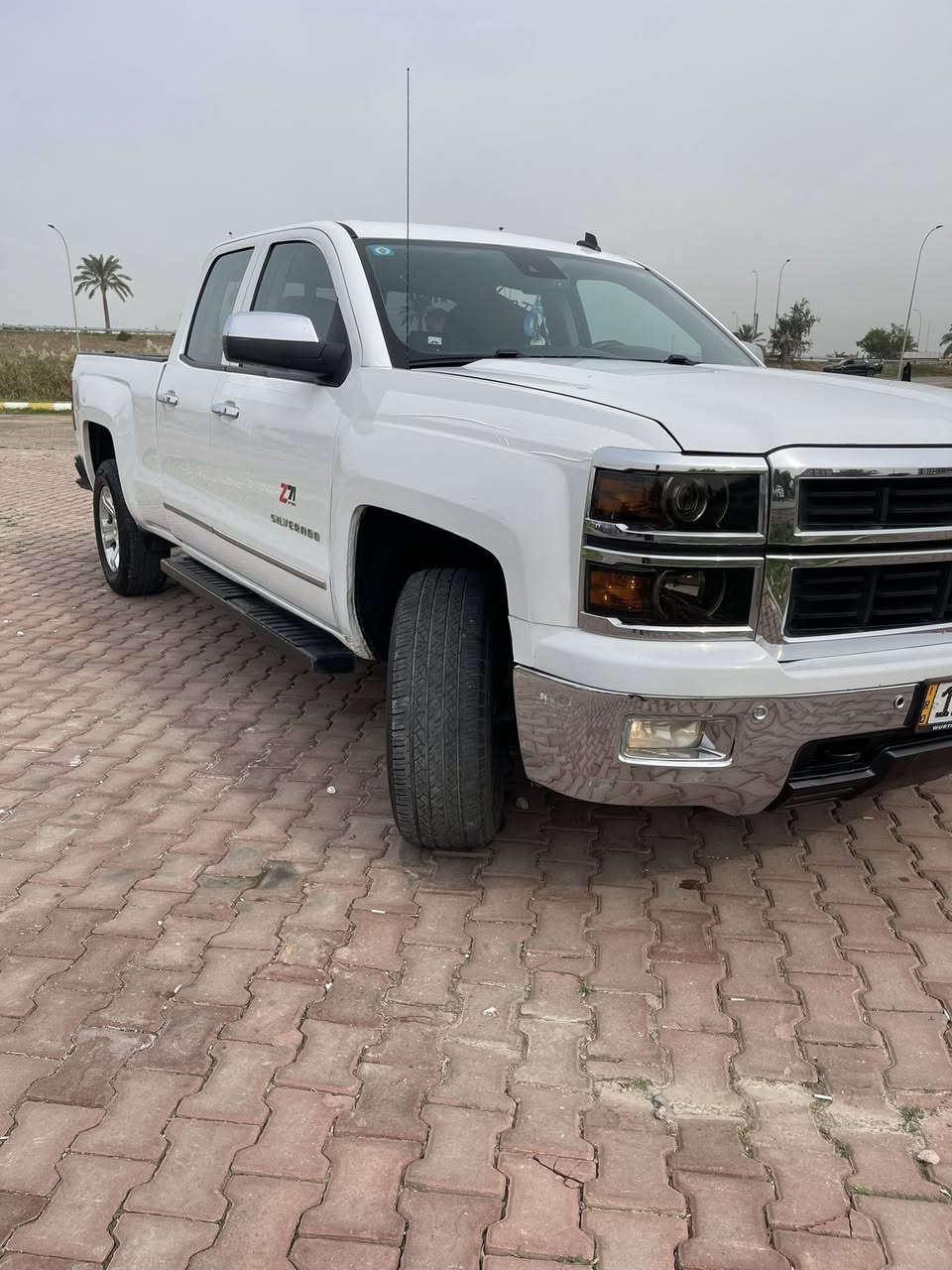 السلام عليكم 
للبيع فقط 
سلفرادو 2014 بدي طويل وارد امريكي حادثهه جاملغ امامي وبالعراق بيهه قطع صبغ بدون دواخل نهائي 
رقم بغداد الجديد بأسمي معفيه من الكمرك 
سنويه وهزه جديده 
محرك 5300 
كير تعليك 
عليهه ترفيعه فقط تعديل مستوى السياره يعني مملعوب بالصدر 
فول مواصفات ltz (z71) ميحتاج اذكر المواصفات 
4x4
ماشيه 150mi
 
السعر 146 بيهه مجال جدا بسيط 
مكان السياره بغداد حي العامل 
***********
***********
