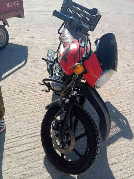 بوكسر للبيع موديل ٢١ مكينه مفتوحه بيها بخار قليل كهربائيات شغاله تايرات جدد السعر 680  ملاحضه اوراق الدراجه ضايعه إستفسار إتصال ***********
