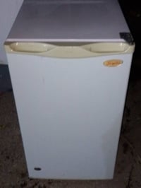 ثلاجة ٦ قدم • شرط التجميد • نجف شارع المدينة