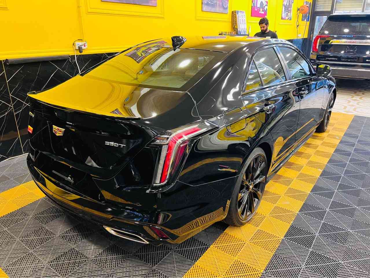 كاديلاك ct 4  2023 
فول مواصفات 
حادثه جاملغ امامي بدون دواخل راجع بارد PEDR 
بدون صبغ فقط تكحيل بصيط 
مرقمه رقم بصره السياره جاهزه مابيه نقص 
بيع مستعجل السعر 190 
للتواصل *********** البصرة, العراق
