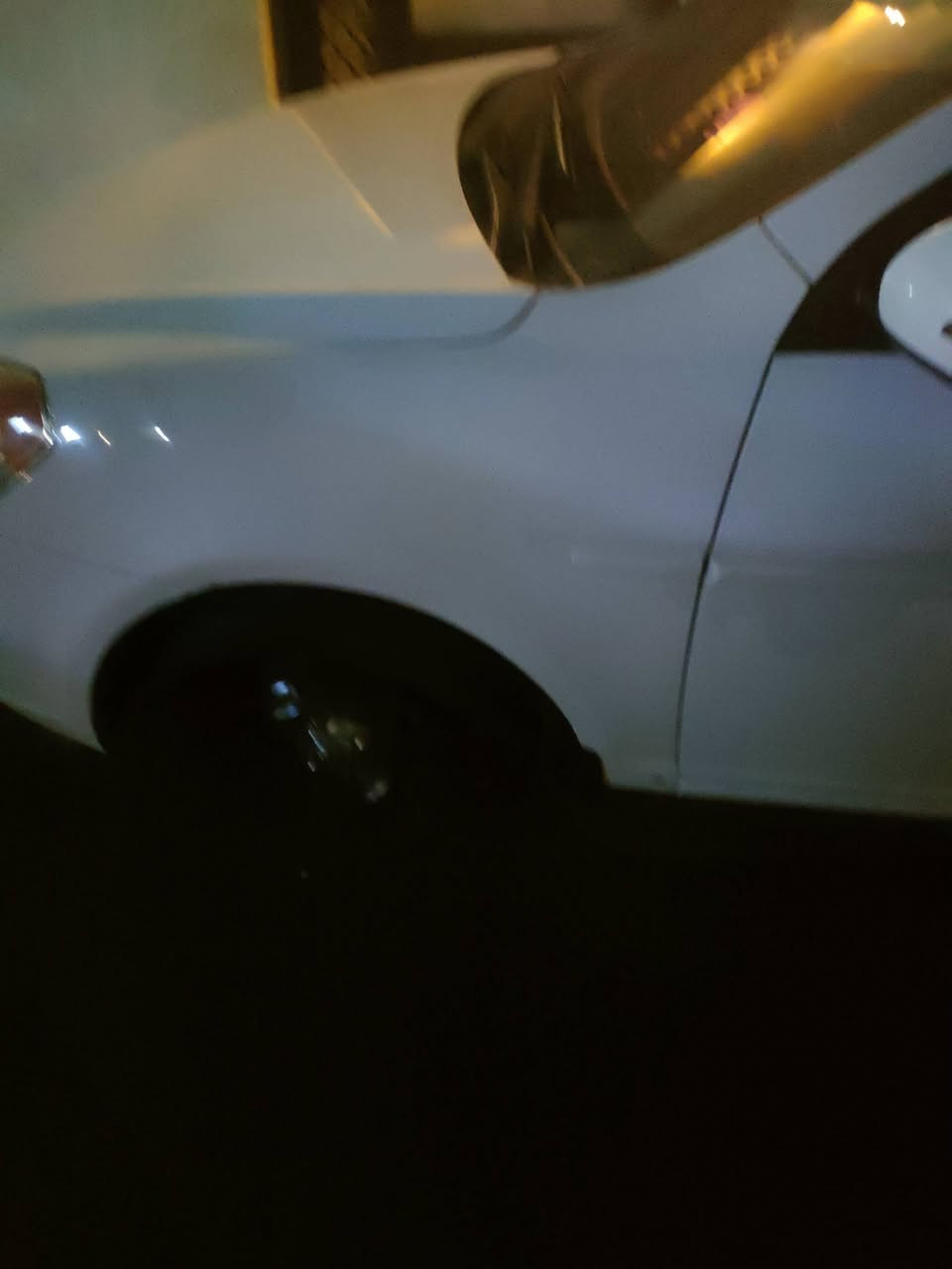 اكسنت مقدس خليجي 2011محرك وكير مابيهن شي تبديل جاملغ امامي جهت السايق وشخط بالباب الخلفي ورصعه بالباب الخلفي الثاني مثل مابين بالصور عارضها 90 وبيها مجال بسيط***********
