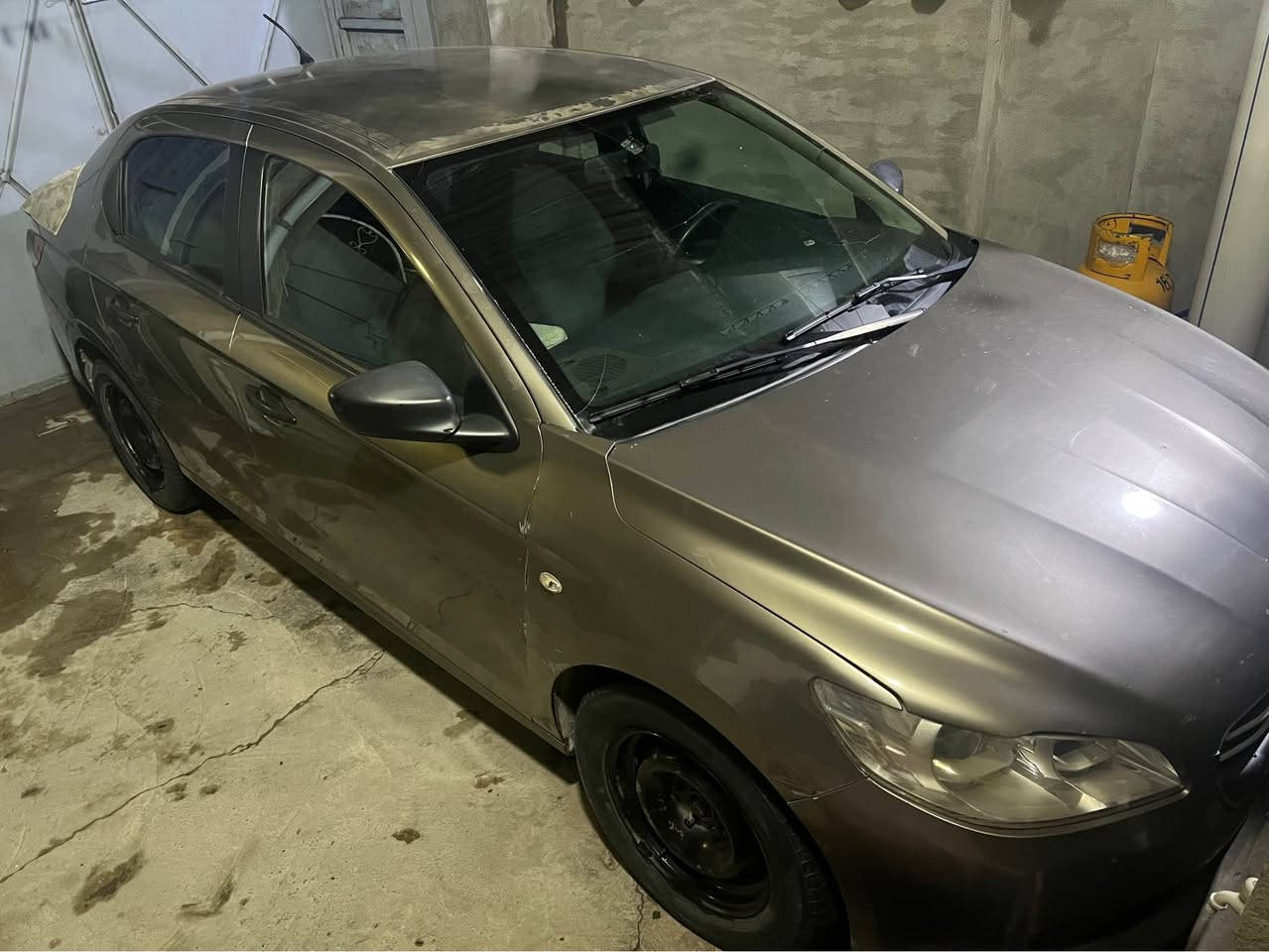 بیجۆ ۳٠۱ مۆدێل ۲٠۱٥ 
گێڕ و مەکینە بە شەرت 
سەیارەیەکی بێ مەسرەف
۳ پارچەی بۆیاخە ۲ دەرگا و بۆنیت  بێ ناو گرتن 
۱٥ وەرەقەی غرامە تیایە دەیگێڕمەوە 
هیچ مەسرەفێکی تیا نییە و هیچ گڵۆپێکی سەر شاشە و خەلەلی دانەگیرساوە 
*********** السليمانية, العراق
