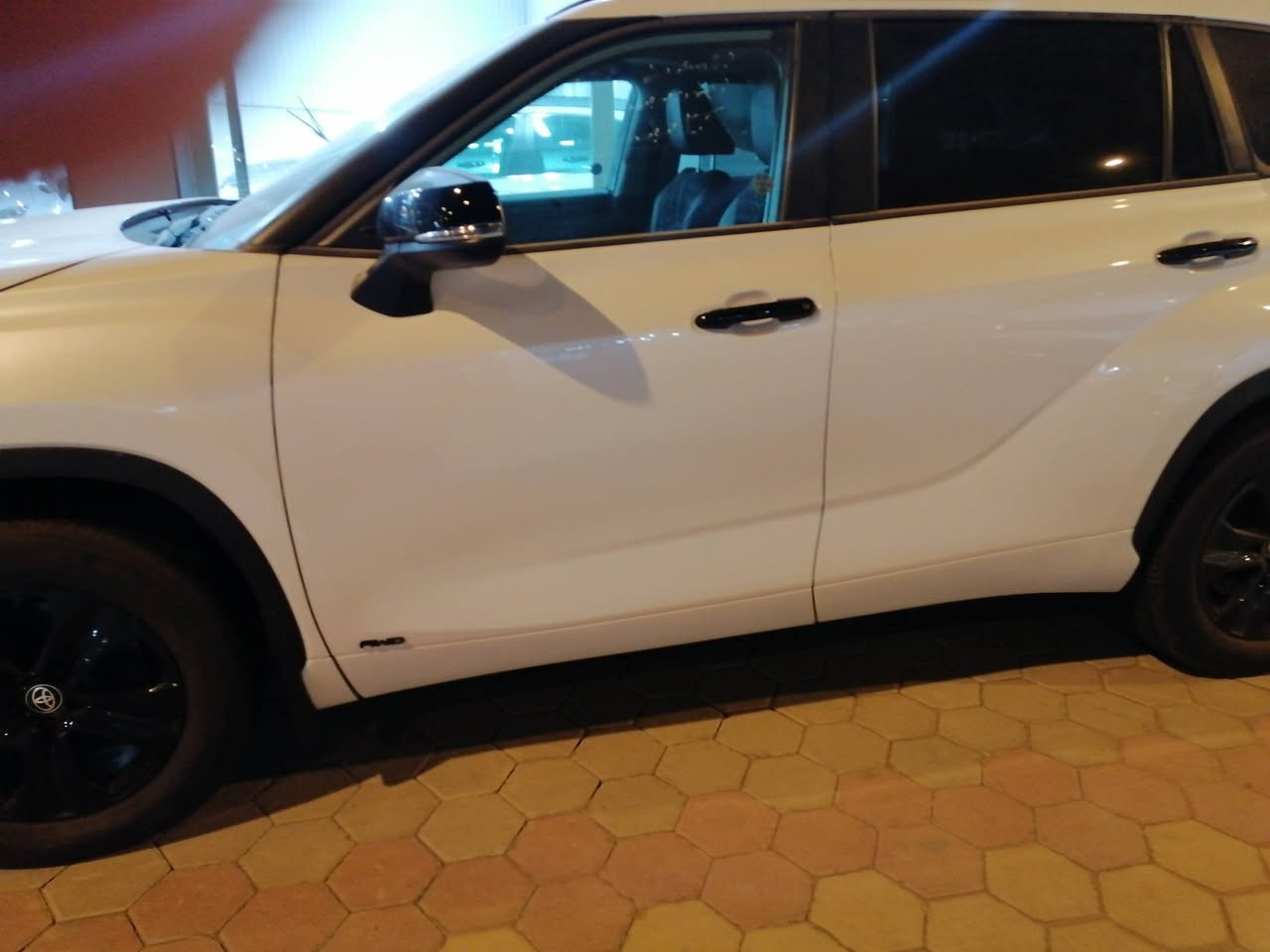 هايلندر للبيع موديل ٢٠٢٤ فئه. Xle  فتحه بصمه حساسات أمامي خلفي شاشه جبيره جنطه كهرباء كشنات كهرباء تشغيل عن بعد داخل جلد رادارات كشنات تدفئه تبريد فول السياره جاهزه من كلشي السعر ٣٥ $ بيهه مجال بسيط للشراي الاستفسار التواصل ع الرقم *********** واتساب أو اتصال
