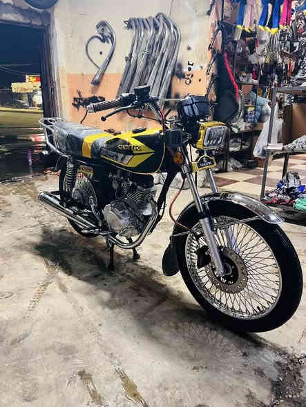 للبيع سولنك موديل 2025 اخو الزيرو ماشي شي قليل السعر خاص او اتصل ع رقم ***********
