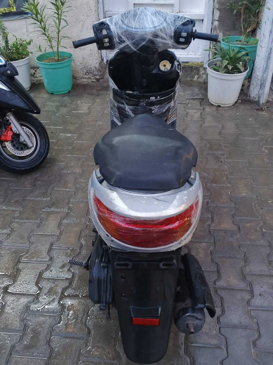 للبيع دراجه بريز   نضيفه محرك  كهربائيات شغاله كفرات نضيفه السعر 600 وبيها مجال مكاني بغداد الحريه  ***********_بي واتساب
