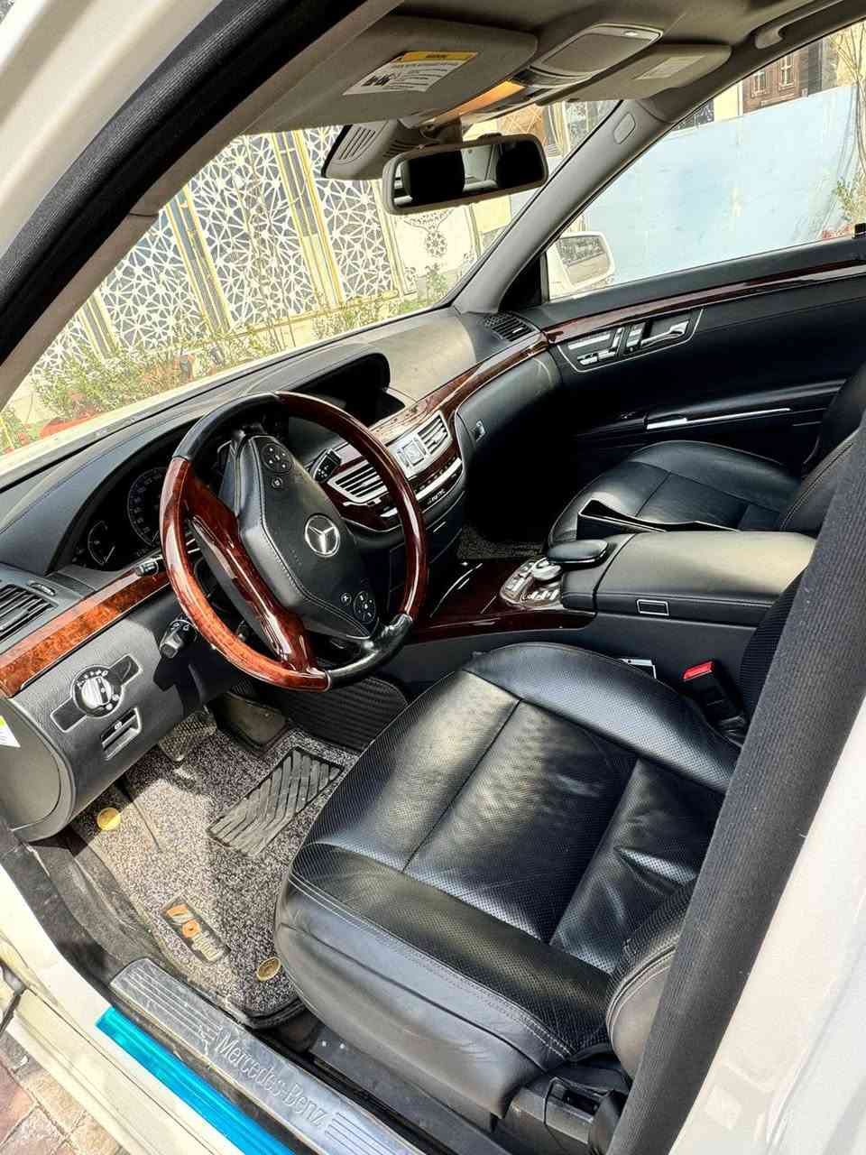 السلام عليكم
مارسدس S550 بغداد رقم مميز لون ابيض محرك ٨سلندر موديل ١٣ ،، باقيه على اسم من استلام الشركه سنويه ورقم الجديد ،، فول مواصفات ومعروف مواصفات الفول ،، بردات جانبيه وخلفيه كراسي تدفأ تبريد ،، كراسي ولايتات متحركه مع الاستداره لايت ديناميك ،، جكات صعود حسب الوضعيه ،، جنجر  تبريد قطعتين سلايت دروف حساسات اماميه خلفيه ،،، مواصفات كثيره بيه مكفوله كفاله عامه قطره صبغ مابيه كلشي على وضع الشركه ،،، مكفول كير محرك حداديه،،، سعره ٢٨٠ وبيه مجال بسيط رقم ***********
