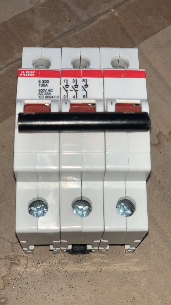 منجر ABB مال باله 100 أمبير
سعر قطعة خمستالاف فقط 
بغداد***********
