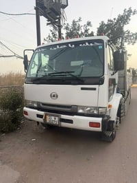 للبيع نيسان يودي موديل1993 فحل 8 برغي اصل سيارة كرين سلايتين كاركو رقم...