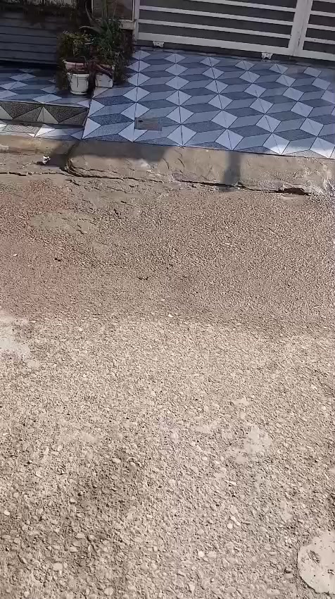 الدار للبيع  بعقوبة  التحرير شارع اربعين  مساحة 200م ثلاثة طوابق التواصل على هذا الرقم ***********
