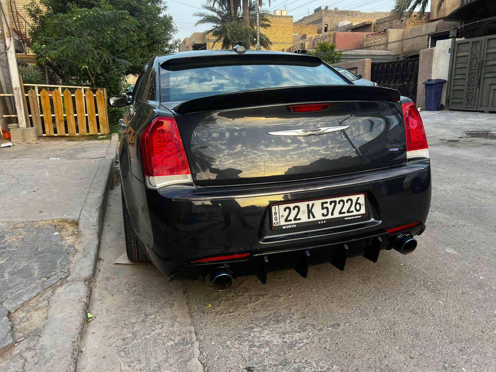 السلام عليكم
للبيع كرايسلر C300 اوباما 
2018 الدولي شرط التحويل هزه جديده V6/3600

ماشيه 100 الف كيلو متر 

السيارة نضيفه 

السياره جاهزه من كل نقص 
حداديه تخم تاير تدفئه تبريد كله جاهز
المواصفات/
كير ماوس 8 نمر
بانوراما قطعتين
تشغيل عن بعد
كشنات تدفئه تبريد
كشنات كهرباء جلد عسلي
لايت زينون عدسه
شاشه كبيره تدعم كاربلي
بصمه تشغيل وأبواب + تشغيل عن بعد 
خزن ميموري
كامرا خلفيه
ستيرن كهرباء
تبريد قطعتين
تحكم ستيرن جهتين مع مثبت سرعه
مري كهرباء
برده خلفيه كهرباء

باقي المواصفات معروفه
السياره جاهزه ومال جناي 

مكان السيارة بغداد الكرخ 
***********
