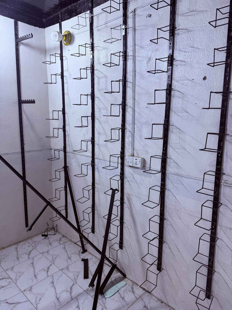 سلام عليكم للبيع شلع جدد ستخدام شهر وتعزل المحل رقم هاتف ***********
