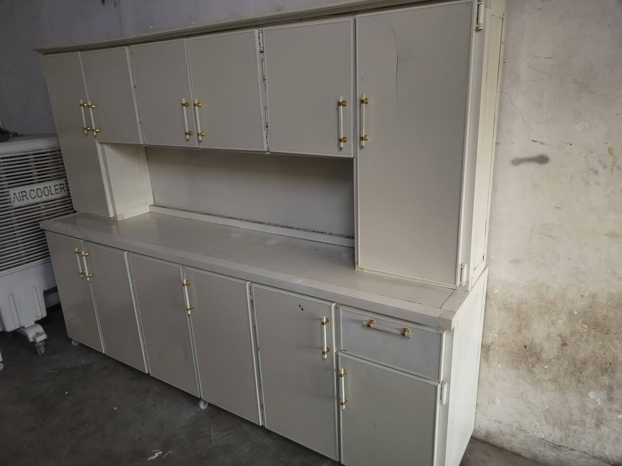 اسلام عليكم كاونتر المنيوم ٣ امتار استفسار اتصال بل رقم ***********
