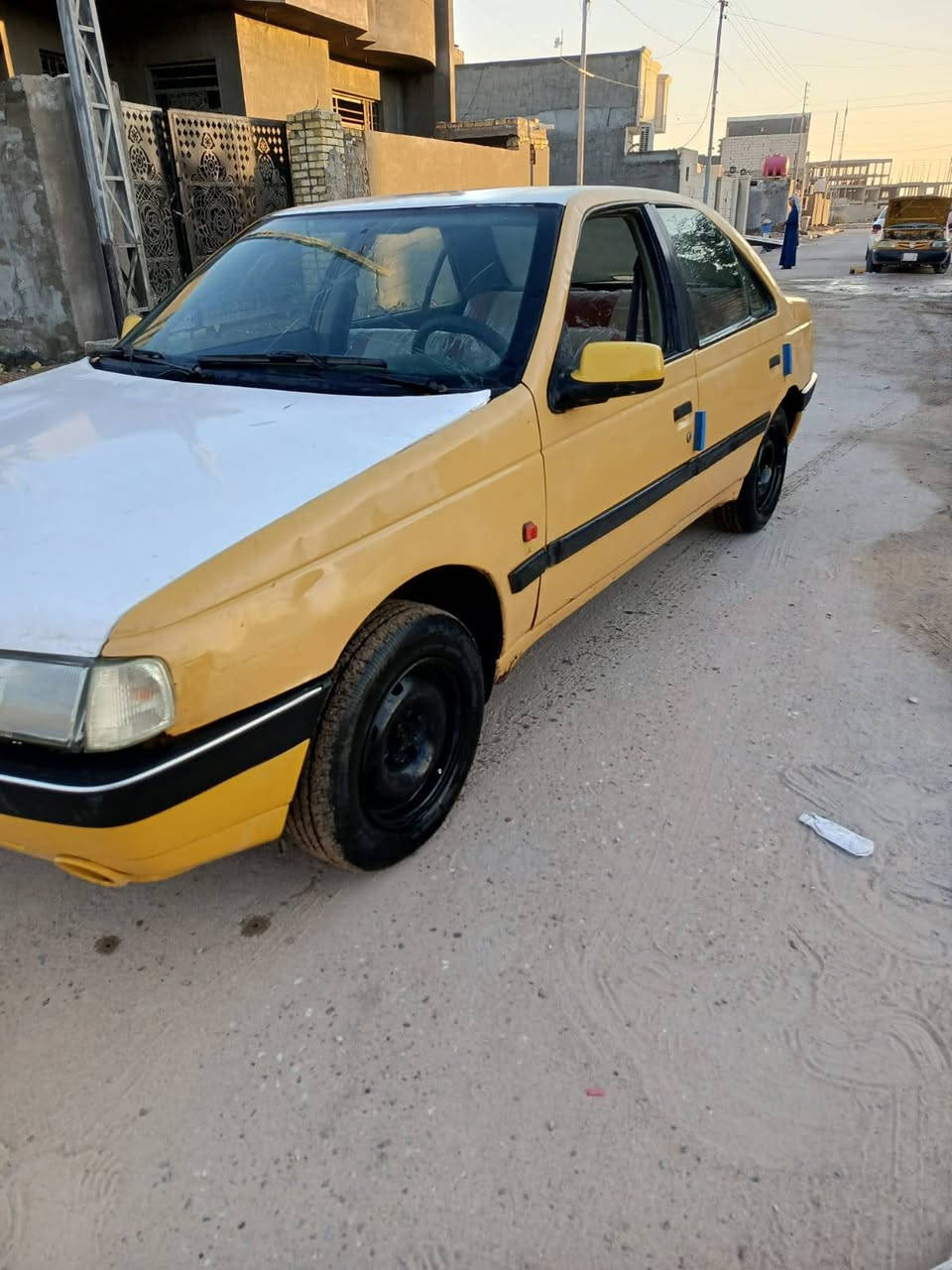 بيجو 405 موديل 11سنويه 2025 سياره غرمات دكيته ماعليه  مصفره راعي سياره بسمه يكول مصفره هيه وغرمات بس  انه ماتكفل بيع هيج سياره مكينه كير كفاله كهربايات كله شغاله لايت زنون  تخم تاير سياره جاهزه مرتبه مال جناي العنوان العماره كميت وبيه مجال شراي يتصل خاص مغلق السعر 16وبيه مجال 
***********
