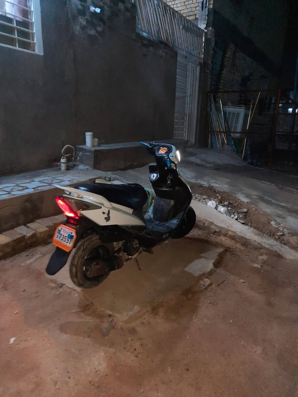 سلام عليكم دراجه  سيام حاويه جديده
دراجه كلش جديده برغي ما مفتوح بيها 
سعر 500 وبيها مجال 
*********** اي ستفسار اني حاضر 
مكاني النجف الاشراف
